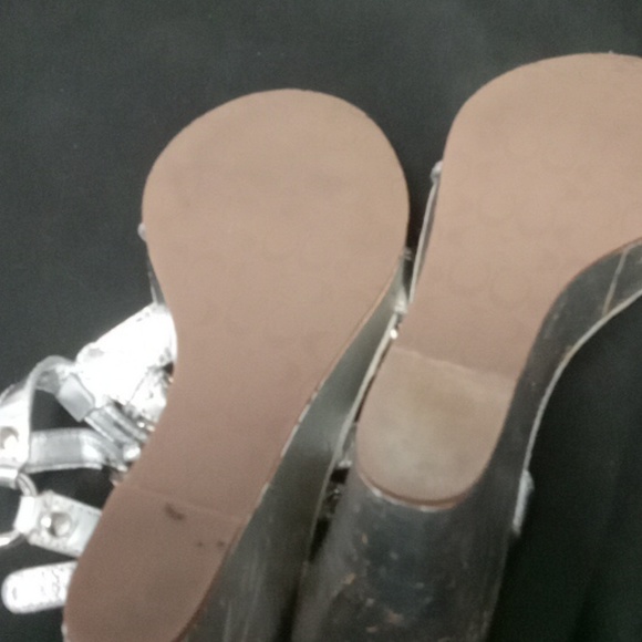 Shoes - Picture 4 of 6